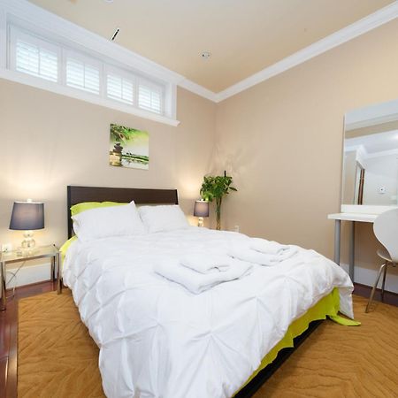Oakridge Luxury Homestay แวนคูเวอร์ ภายนอก รูปภาพ